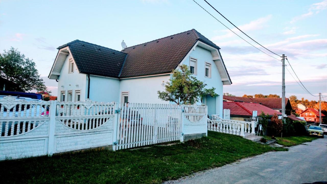 Vila Nela Podhájska Extérieur photo